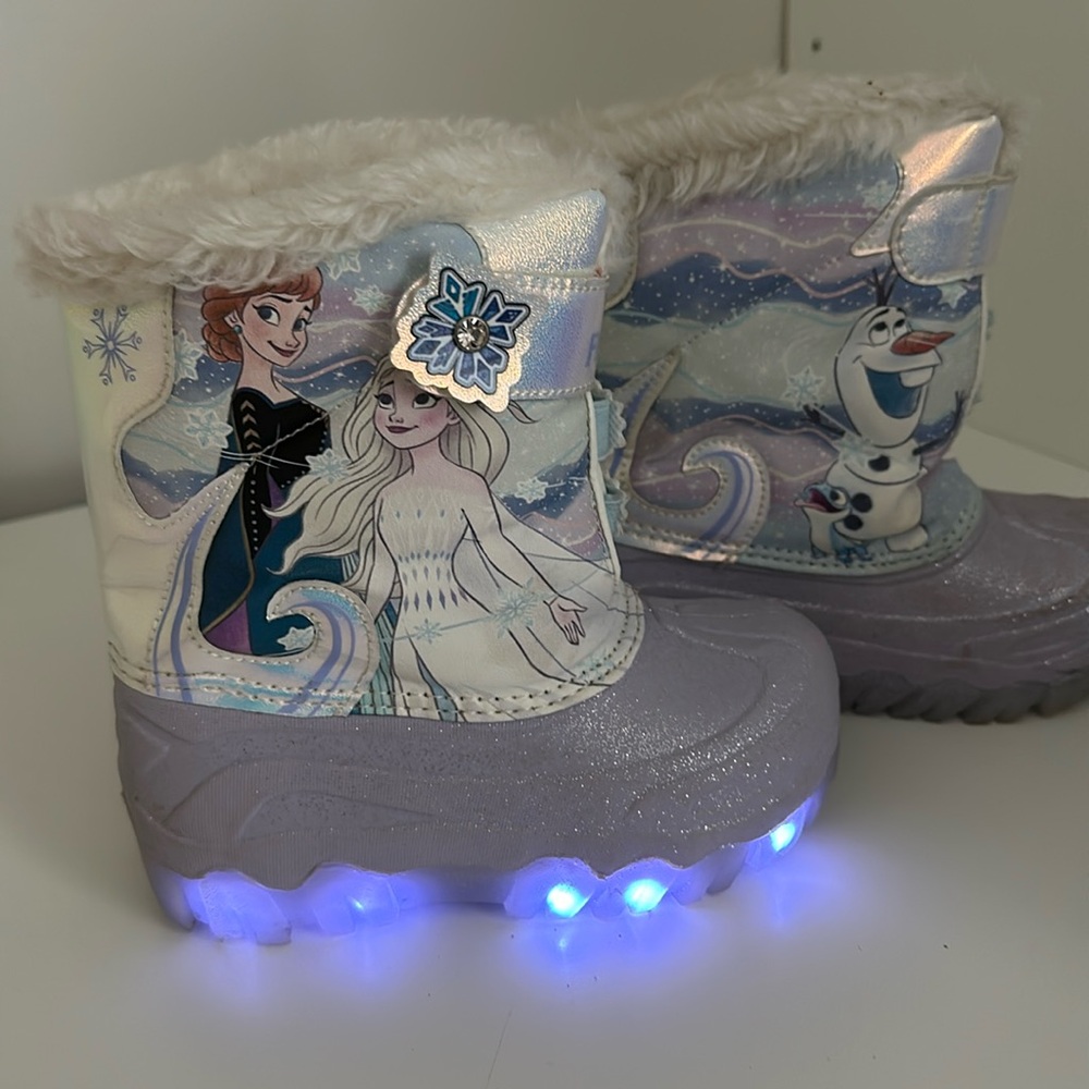 Disney Frozen light up snow boots